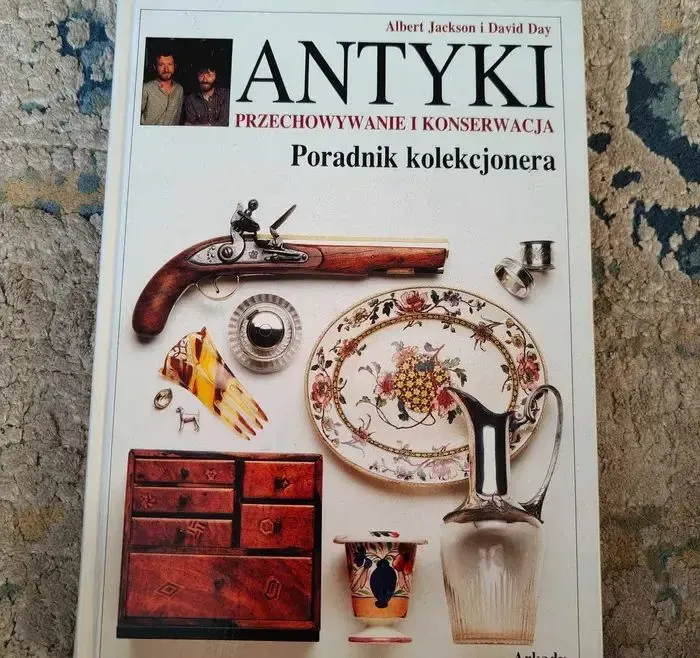 Książka Antyki poradnik kolekcjonera — praca twórcy Emilia P. na Freshwall Marketplace