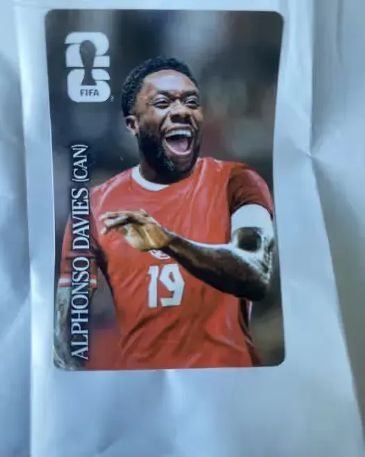 Alphonso Davies FIFA 2026 Coca-Cola Panini — praca twórcy Ruslan na Freshwall Marketplace