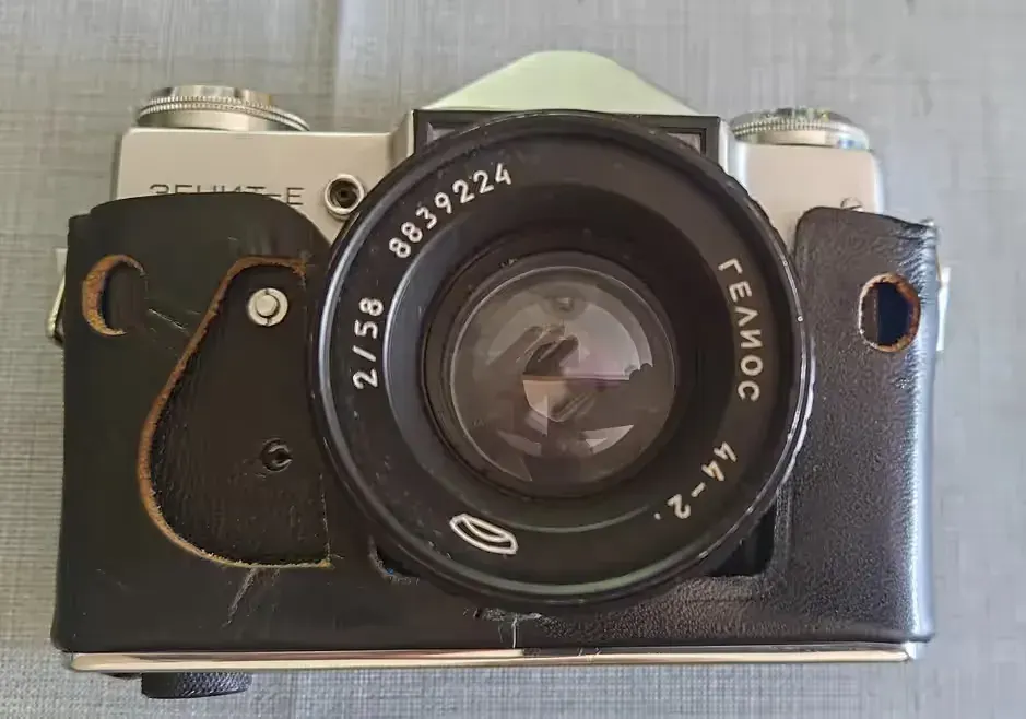 Aparat Zenit E + Helios 44-2 czytaj opis — praca twórcy piotr na Freshwall Marketplace