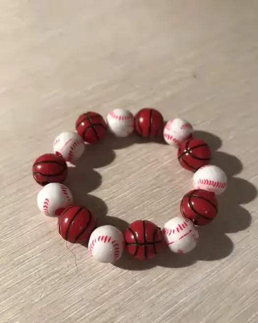 Bransoletka w pilki koszykarskie — praca twórcy Julia Pągowska na Freshwall Marketplace