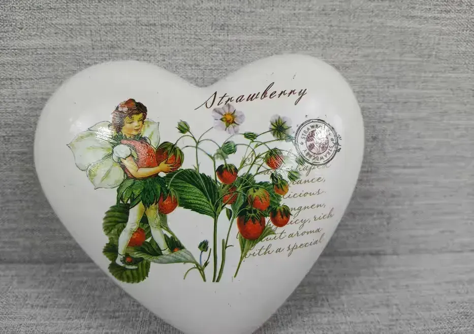 Ceramiczne serce szkliwione Strawberry motyw truskawek Cena za szt — praca twórcy sweden.mania na Freshwall Marketplace