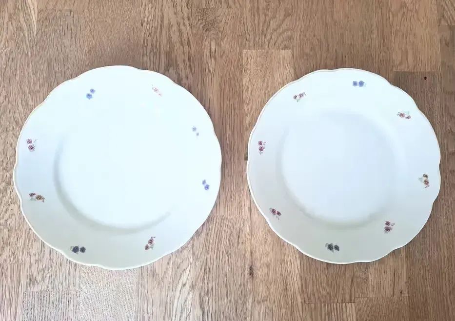 Ćmielów dwa talerzyki deserowe 20,5 cm — praca twórcy Anonim na Freshwall Marketplace