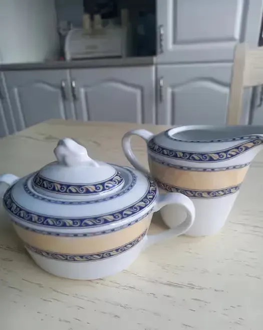 Cukierniczka i mlecznik  z porcelany — praca twórcy Joanna na Freshwall Marketplace