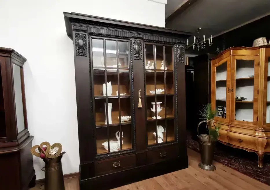 Dębowa biblioteczka witryna  antyk 774/2025 — praca twórcy Jakub na Freshwall Marketplace