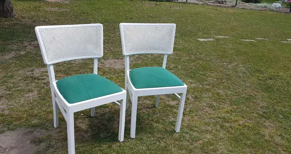 dwa krzesła drewniane z rafią- rarytas Vintage — praca twórcy Anna na Freshwall Marketplace