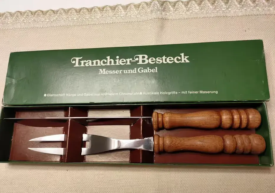 Ekskluzywny zestaw do steków z drewnianą rączką — praca twórcy Danek na Freshwall Marketplace