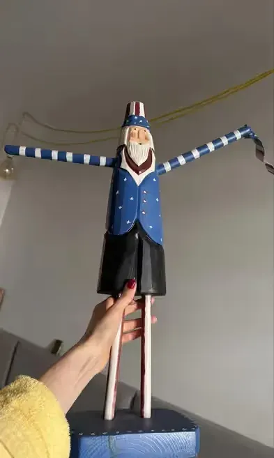Figurka drewniana usa — praca twórcy Mm na Freshwall Marketplace