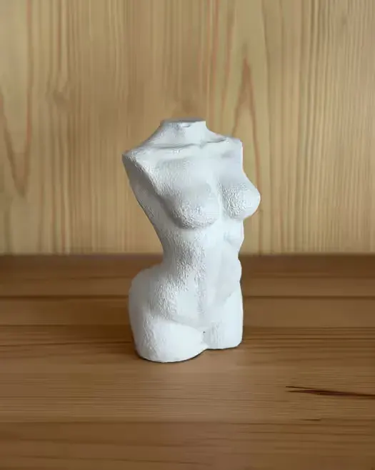 Figurka kobiety body cialo rzezba — praca twórcy Anna na Freshwall Marketplace