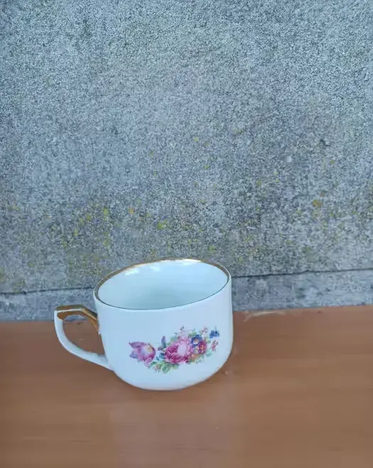 Filiżanka z kwiatami — praca twórcy Krzysztof na Freshwall Marketplace