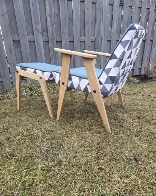 Fotel fotele Chierowski 366 z podnóżkiem design PRL retro — praca twórcy Marcin na Freshwall Marketplace