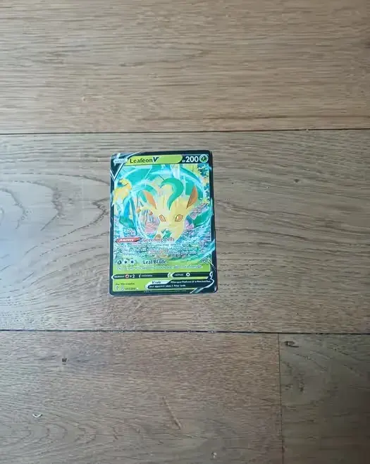 Karta pokemon LeafeonV z 2021.r — praca twórcy Patr na Freshwall Marketplace