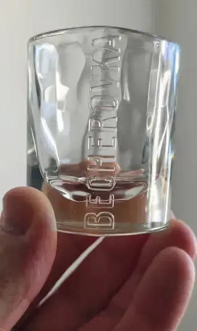 Kieliszek Becherovka — praca twórcy Jerzy na Freshwall Marketplace
