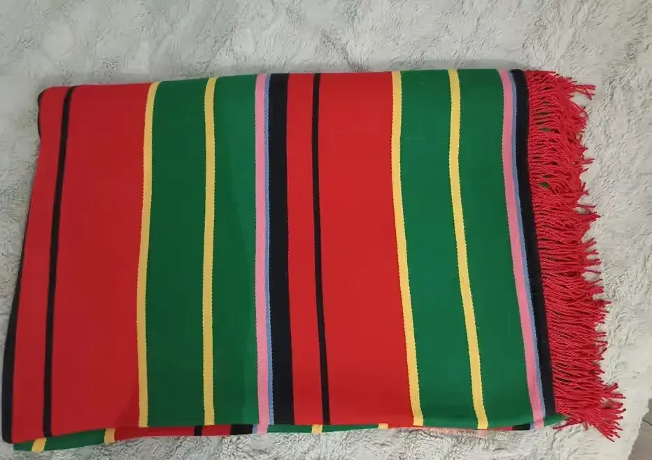 Kilim / narzuta / pasiaki, czerwone frędzle — praca twórcy Ania na Freshwall Marketplace