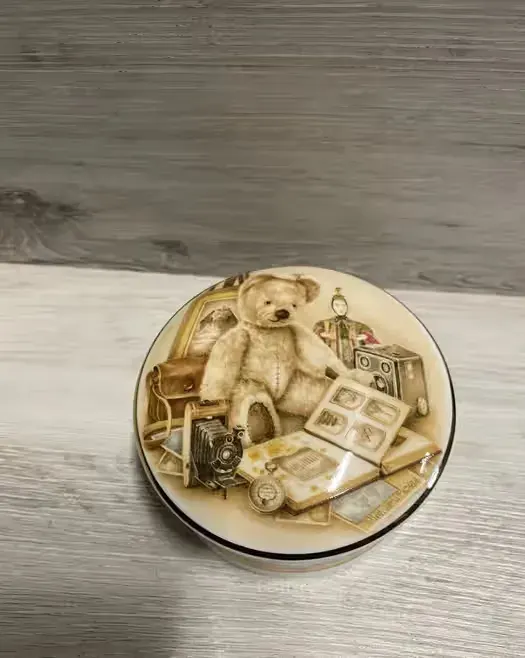 Kolecjonerskie porcelanowe puzderko — praca twórcy Nina na Freshwall Marketplace