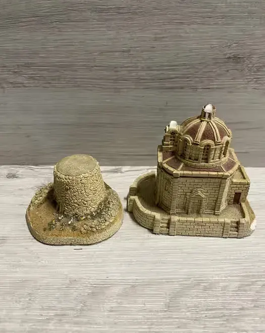 Kolekcjonerskie miniatury budynków — praca twórcy Nina na Freshwall Marketplace
