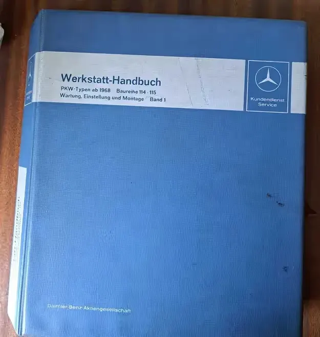 Książka napraw samochodu Mercedes W115 z 1968 r. — praca twórcy Jerzy na Freshwall Marketplace