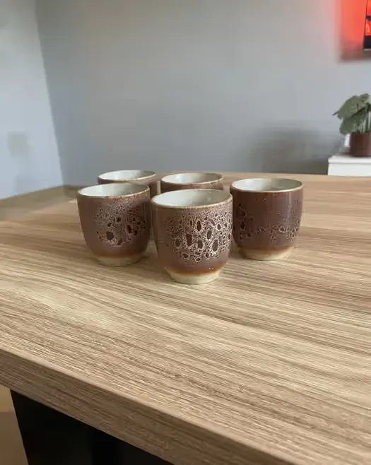 Kultowe kubki „Jaś” Mirostowickie zakłady ceramiczne — praca twórcy Szymon na Freshwall Marketplace