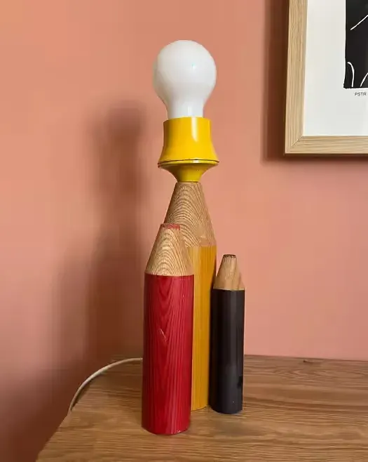 Lampa kolorowe kredki — praca twórcy Joanna na Freshwall Marketplace