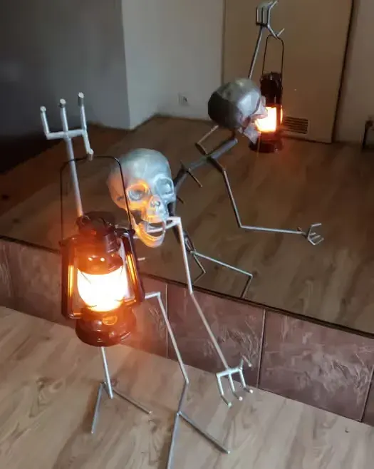 Lampa lampka ludzik kościotrup — praca twórcy Dariusz na Freshwall Marketplace