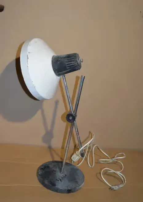 Lampa warsztatowa lampa biurkowa z prl — praca twórcy terenowka 4x4 na Freshwall Marketplace