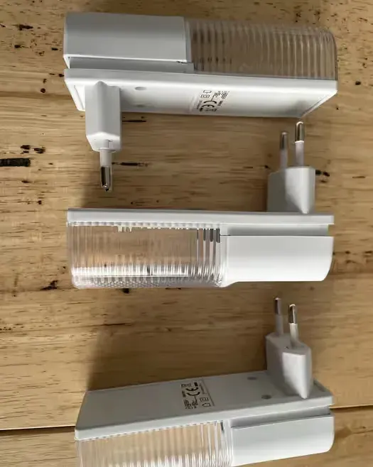 Lampki do kontaktu. Swiatlo na zmierzch — praca twórcy Sebastian na Freshwall Marketplace