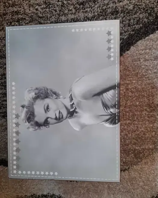 Marilyn Monroe pudełko do dioramy — praca twórcy Jola na Freshwall Marketplace