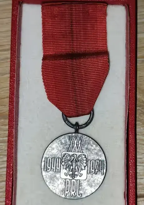 Medal 30-lecia Polski Ludowej (PRL)  - Zestaw z Etui — praca twórcy Ela na Freshwall Marketplace