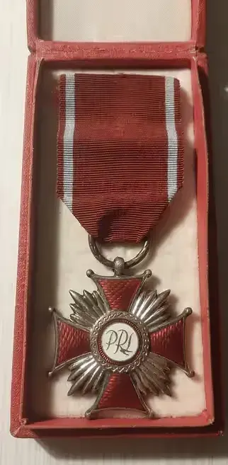 Medal Krzyż Zasługi srebrny PRL — praca twórcy agutek2020 na Freshwall Marketplace