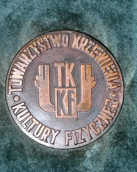 Medal TKKF - Za Zasługi w Upowszechnianiu Kultury Fizycznej + ETUI — praca twórcy Ela na Freshwall Marketplace