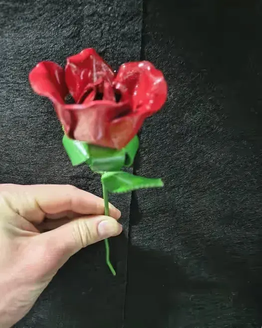 Metalowa róża, Dzien Kobiet, urodziny – rękodzieło, handmade — praca twórcy JAN na Freshwall Marketplace