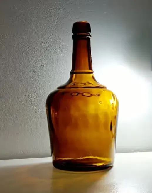 Międzywojenna Butelka HD 2000 — praca twórcy Multivan na Freshwall Marketplace