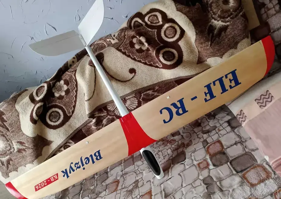 Model  samolotu rc firmy Blejzyk Elf-1500mm-nowy-tanio-kompletny+nową baterię! — praca twórcy Blazej na Freshwall Marketplace