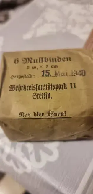 Opatrunek osobisty Wehrmacht 1940 Steitin Szczecin — praca twórcy Arek na Freshwall Marketplace