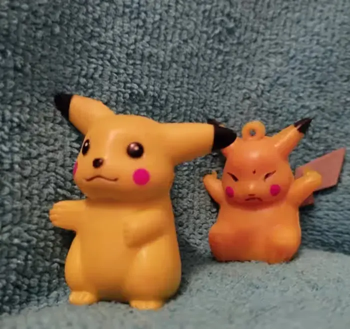 Pokemon seria figurek Pikachu komplet 2 sztuki dla kolekcjonerów — praca twórcy XXXXX na Freshwall Marketplace