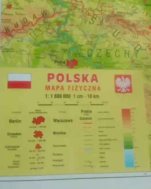 Polska mapa fizyczna, laminowana, jednostronna — praca twórcy hannaostoja na Freshwall Marketplace