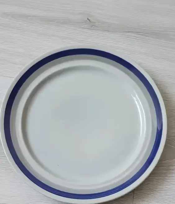 Porcelana talerz Pruszków płytki 24cm PRL z niebieskim zdobieniem — praca twórcy Marek na Freshwall Marketplace