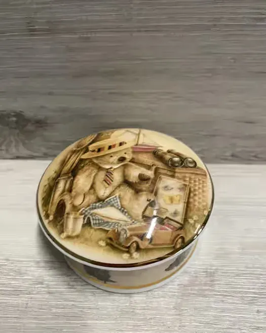 Porcelanowe kolekcjonerskie puzderko — praca twórcy Nina na Freshwall Marketplace