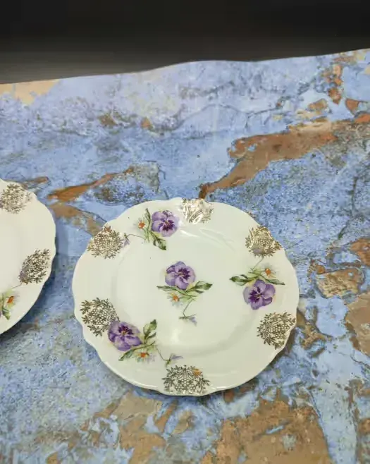 Porcelanowe talerzyki Dekoracyjne - ozdobne  vintage 2876 — praca twórcy skarbywyszukane na Freshwall Marketplace
