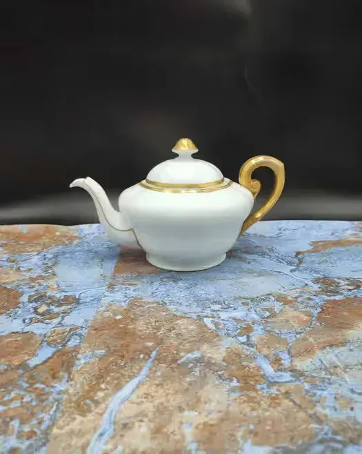 Porcelanowy Dzbanek Hutschenreuther  - Ciekawy - Design 3318 — praca twórcy skarbywyszukane na Freshwall Marketplace