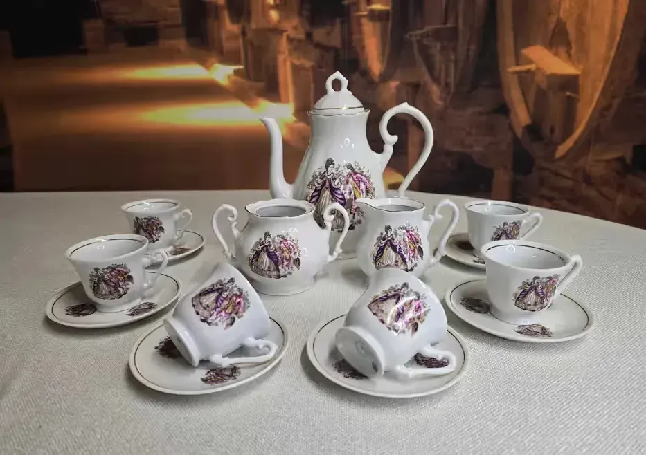 Porcelanowy serwis kawowo-herbaciany firmy Fena Porzellan — praca twórcy Marta na Freshwall Marketplace