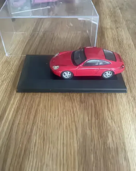 Porsche 911 996 schuco czerwone 1:43 — praca twórcy Przemek na Freshwall Marketplace