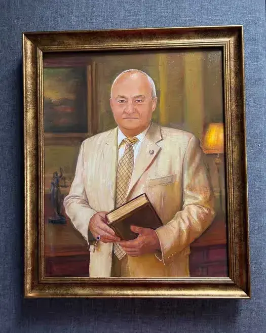 Portret olejny na podstawie zdjęcia — praca twórcy Maja na Freshwall Marketplace
