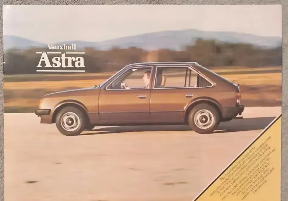 Prospekt Vauxhall Astra / Opel Kadett rok 1981 — praca twórcy Grzegorz na Freshwall Marketplace