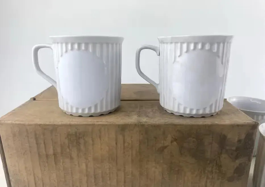Pudełko starych ceramicznych kubków 6 szt Chodzież 6 szt — praca twórcy Retrospekcja na Freshwall Marketplace