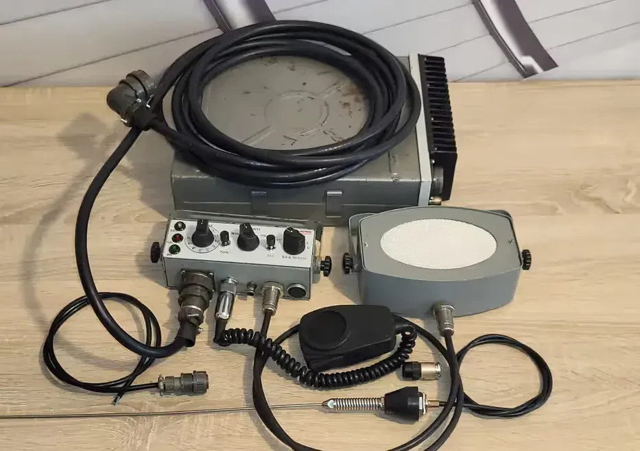 Radiotelefon Unitra Radmor R-5431 radiostacja straż pożarna PSP OSP milicja karetka pogotowie fiat 125p nysa 126p sanitarka R-2432 żuk star polonez — praca twórcy Krystian na Freshwall Marketplace