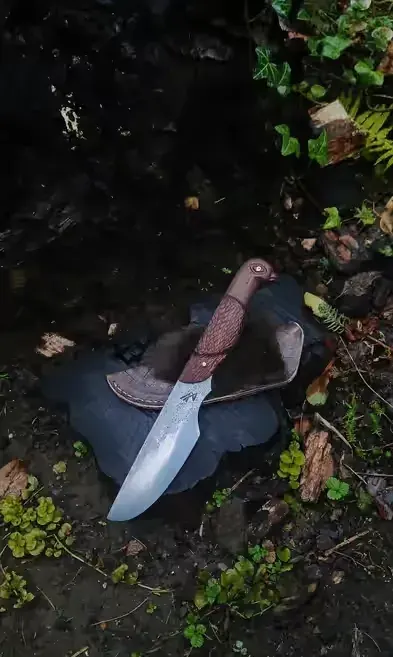 Ręcznie wykuty nóż myśliwski/ ręcznie rzeźbiona rękojeść. Knifemaking — praca twórcy Dominik na Freshwall Marketplace