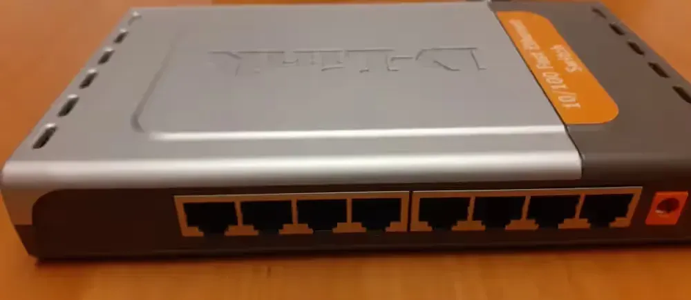 Ruter D-Link DES-1008D — praca twórcy Krzysztof na Freshwall Marketplace