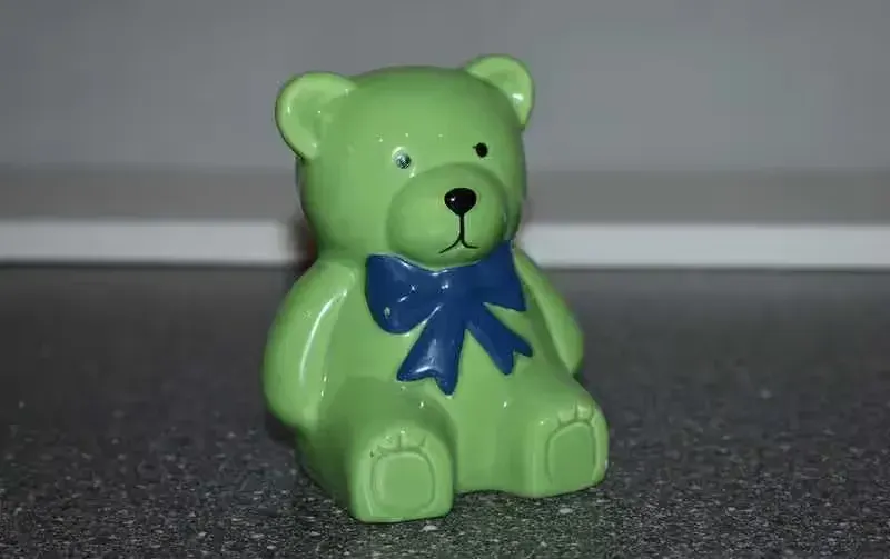 Skarbonka miś misiu ceramiczna zielona — praca twórcy Obiii na Freshwall Marketplace