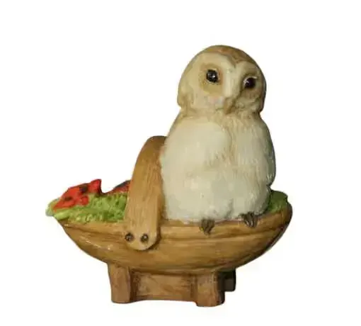 Sowa w koszyczku ceramiczna kolekcjonerska figurka — praca twórcy Aleksandra na Freshwall Marketplace
