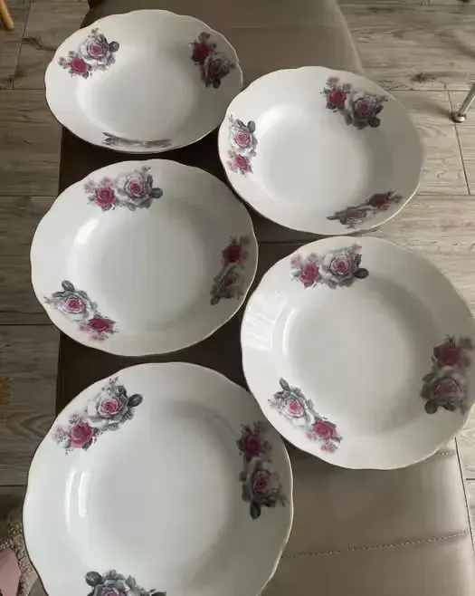 Sprzedam talerze. — praca twórcy Hania na Freshwall Marketplace